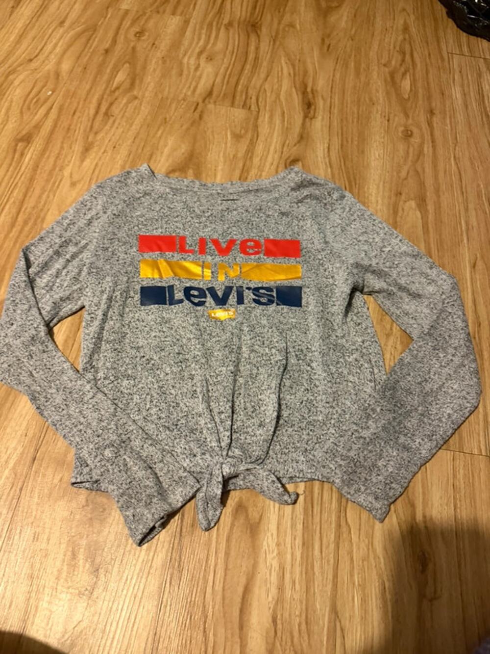 Levi’s long sleeve top
